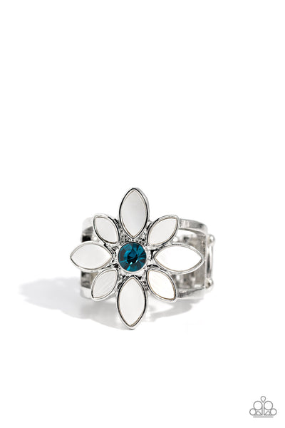 Paparazzi Accessories PETAL to the MEADOW - Blue Ring